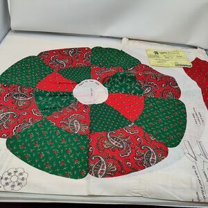 6 Yards "Memories of Christmas Past" Wreath Panel Fabric VIP Cranston Vtg